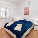 Countryside With Pool, Three Bedrooms *