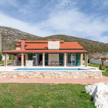 Countryside With Pool, Three Bedrooms Vucevica