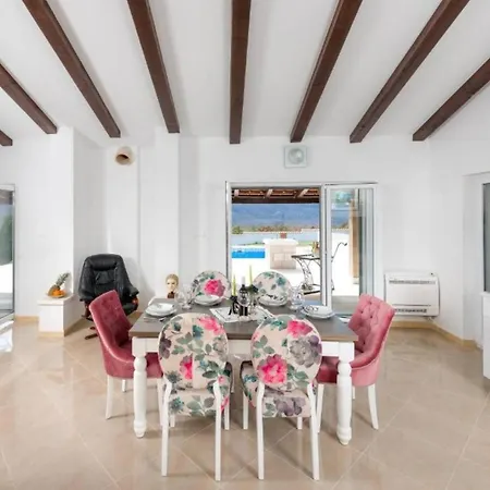 Willa Countryside With Pool, Three Bedrooms