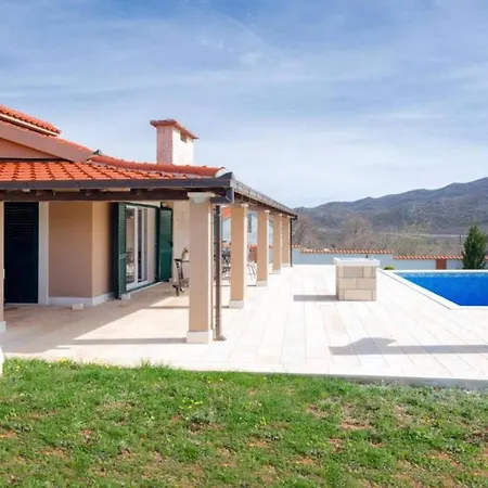 Countryside With Pool, Three Bedrooms