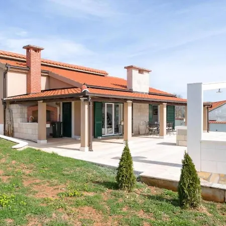 Willa Countryside With Pool, Three Bedrooms